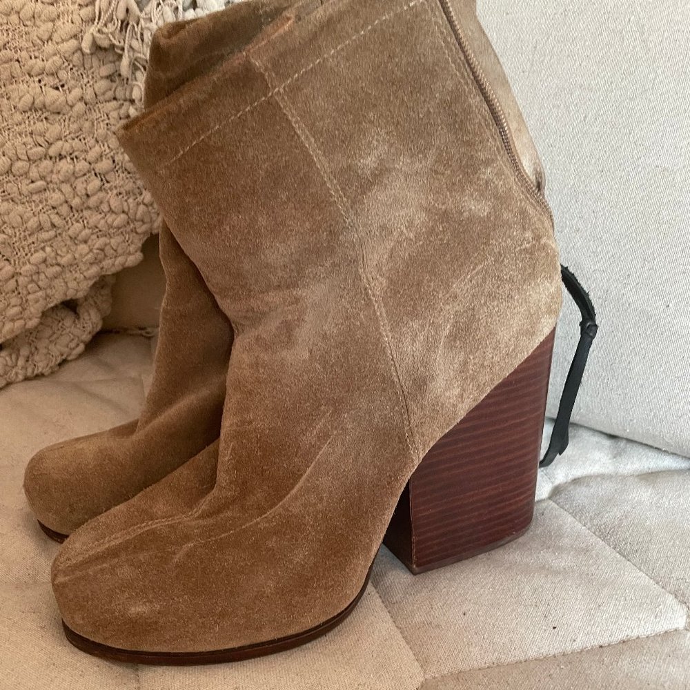 Sam Edelman Tan Suede Boot w Wooden Heel 9